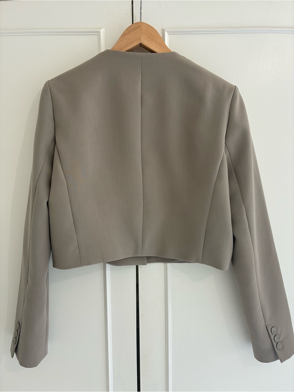 Dynamite collarless cropped blazer - Picture 3 of 4